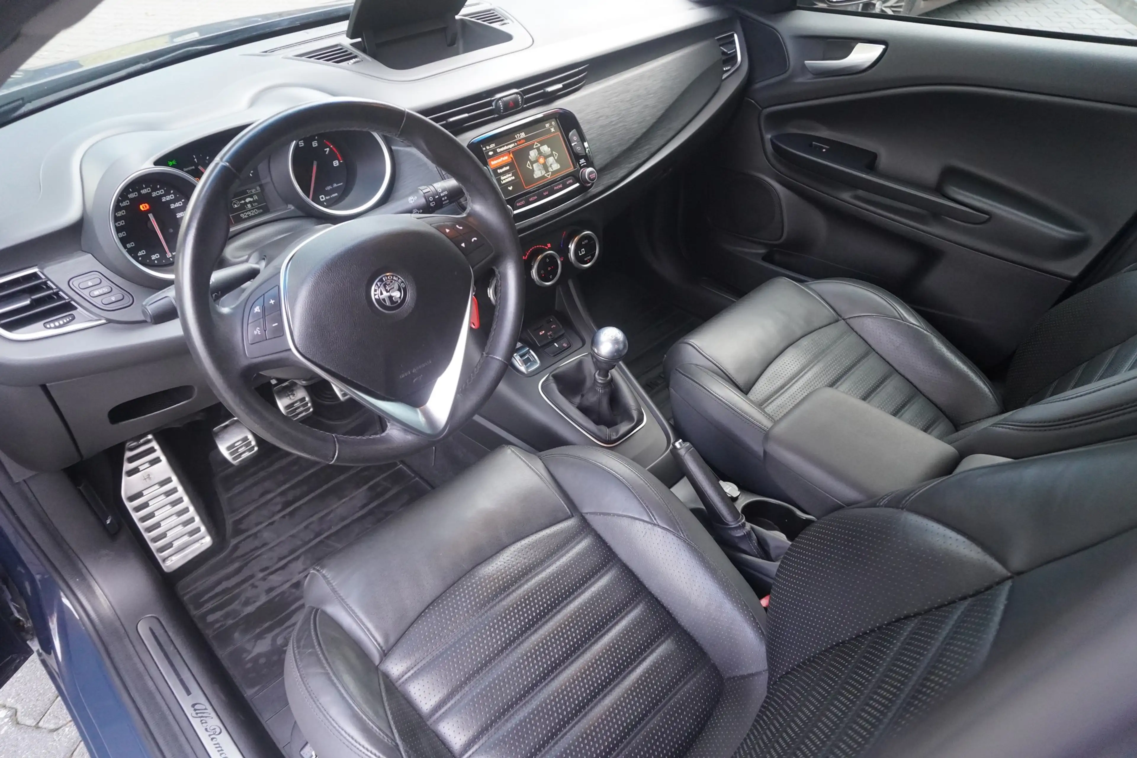 Alfa Romeo Giulietta 1.4 Super Klimaaut. Bi-Xenon Navi PDC — photo 10