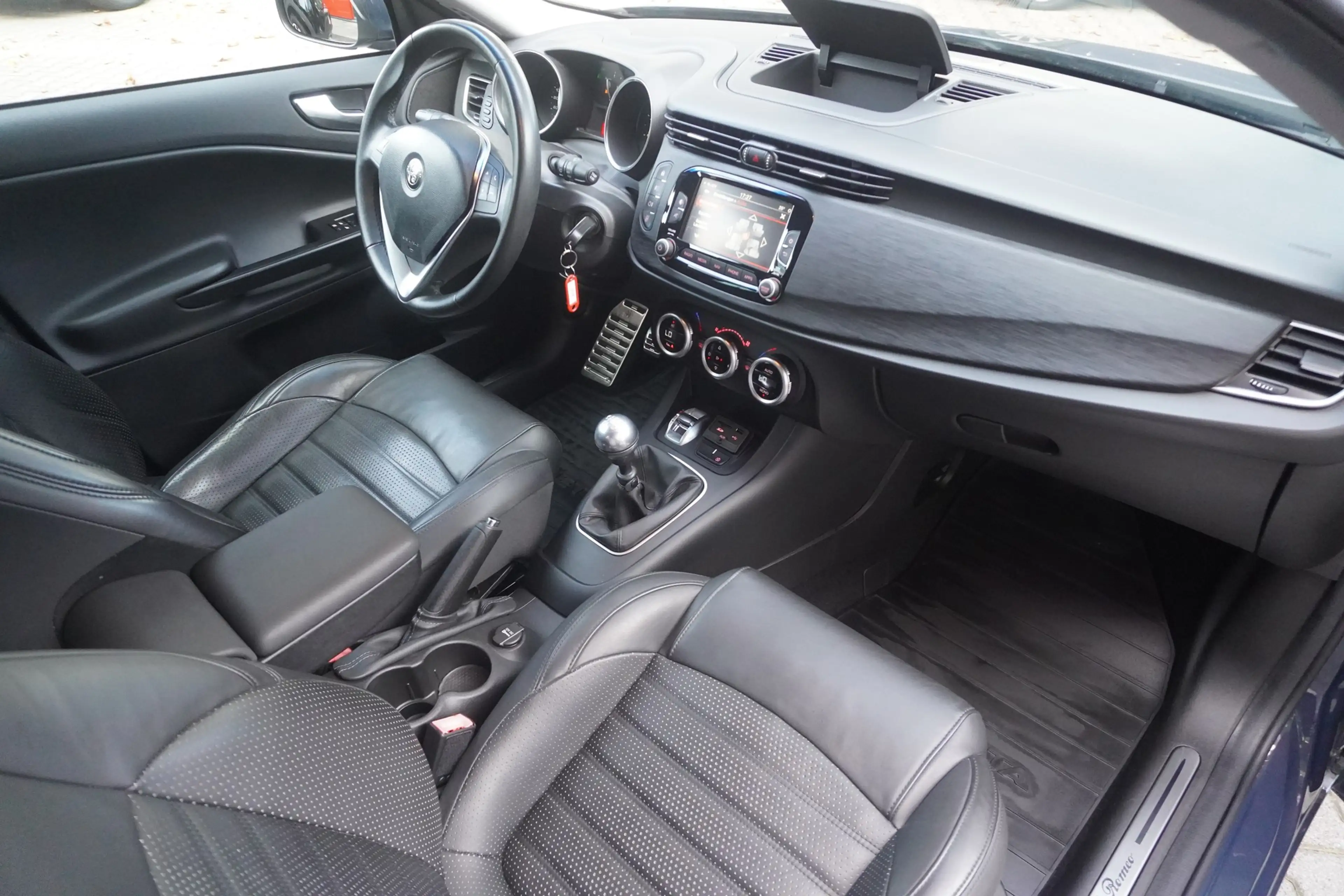 Alfa Romeo Giulietta 1.4 Super Klimaaut. Bi-Xenon Navi PDC — photo 13