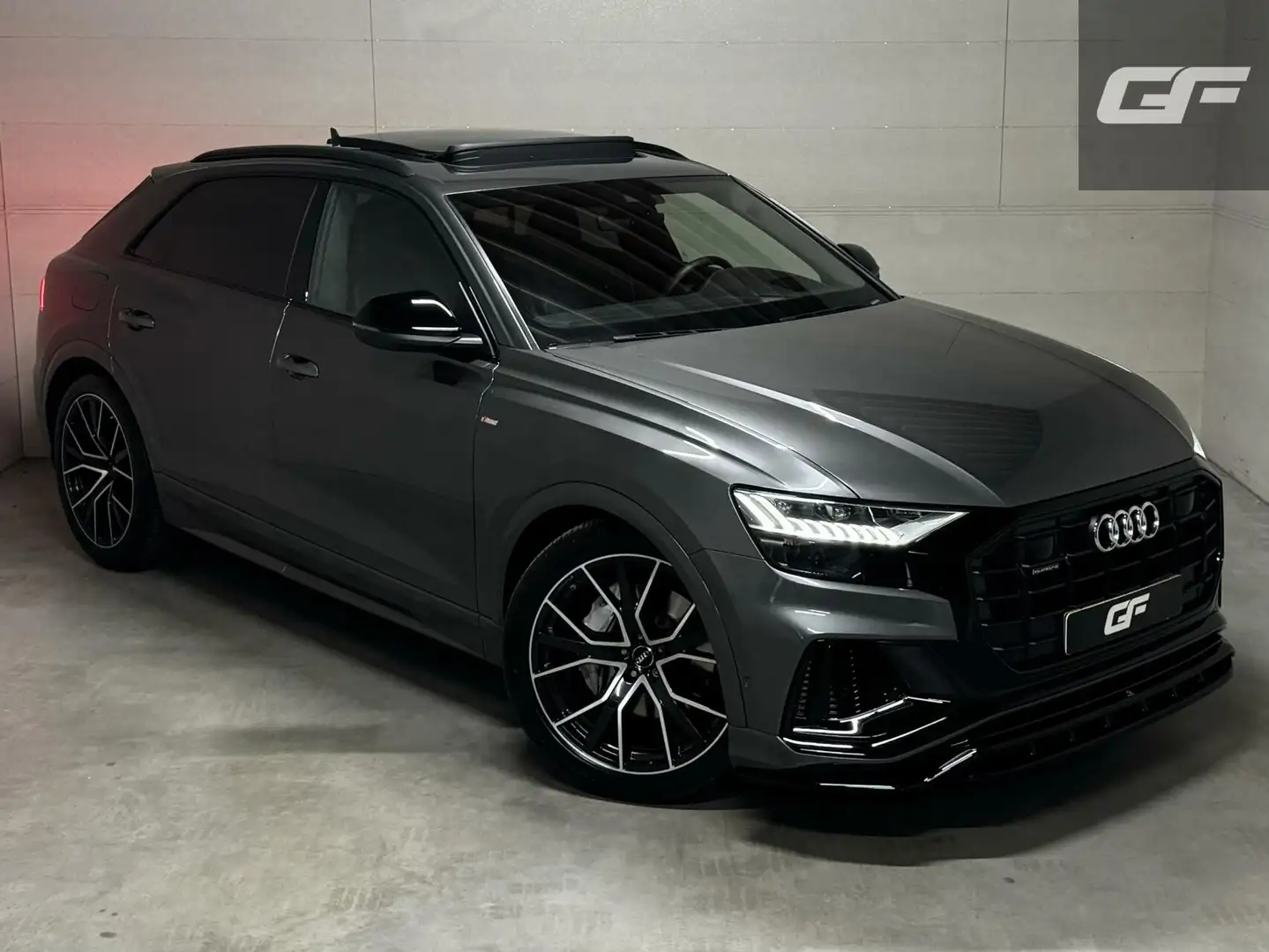 Audi Q8 55 TFSI Quattro S-Line Black Edition RS-Seats Pano Grijs - 2