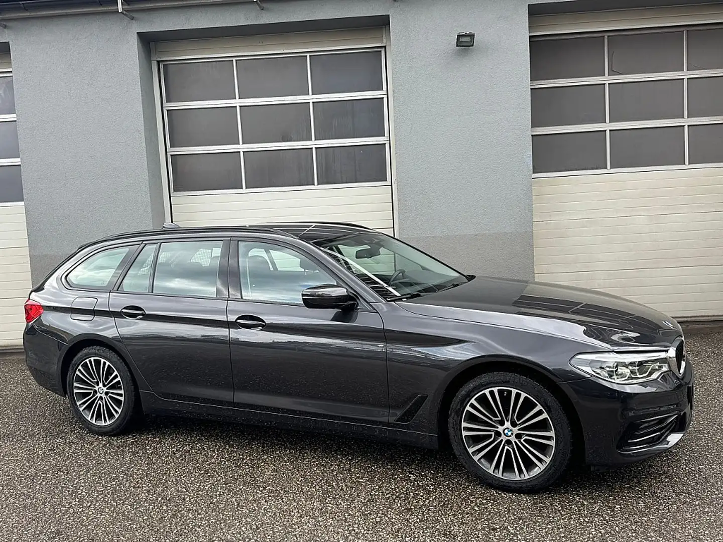 BMW 520 d xDrive Touring Sport-Line Aut. Nero - 2