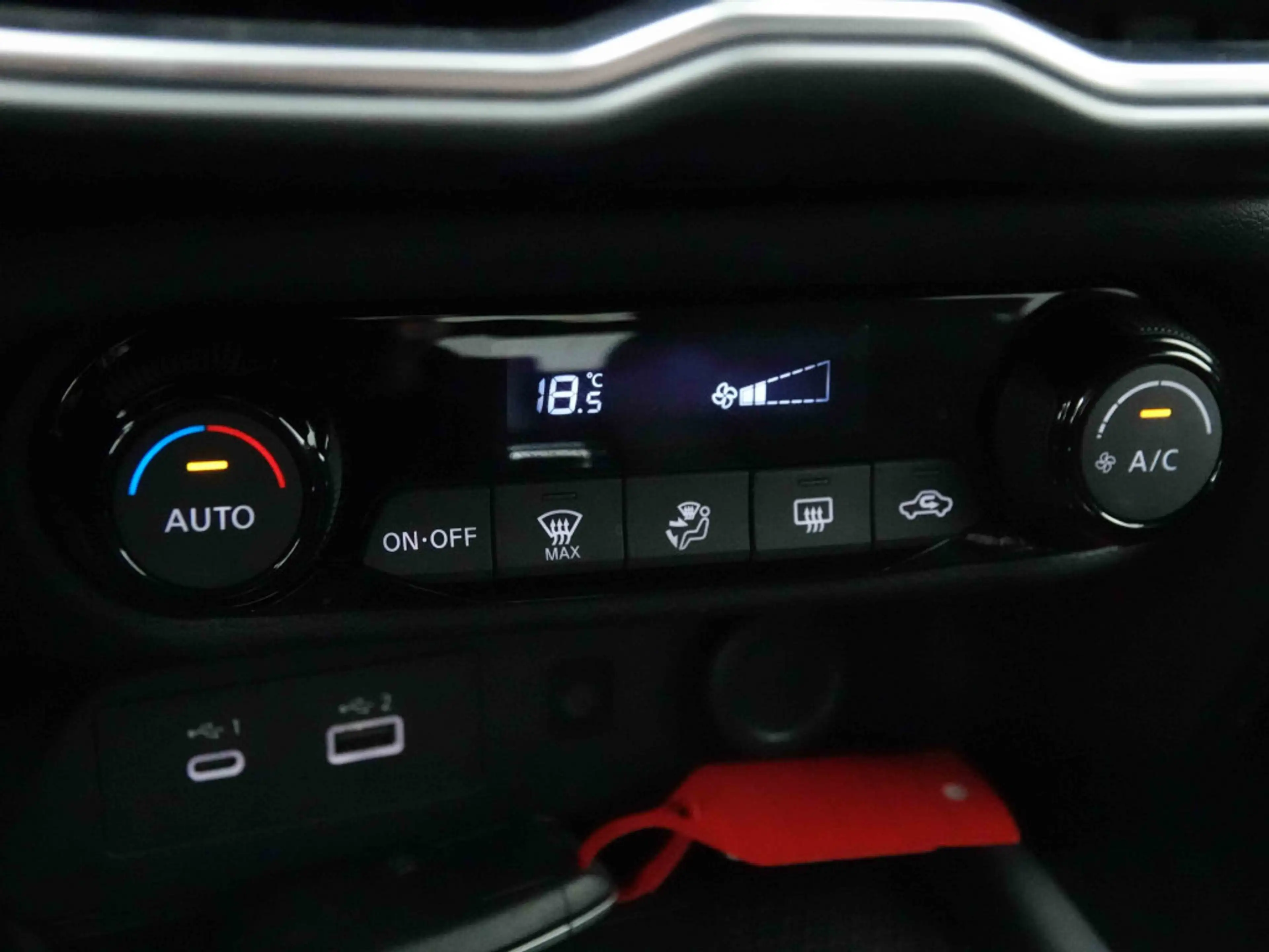 Nissan Juke 1.0 DIG-T 114 AUT N-Connecta | GPS | LED Lights — photo 14