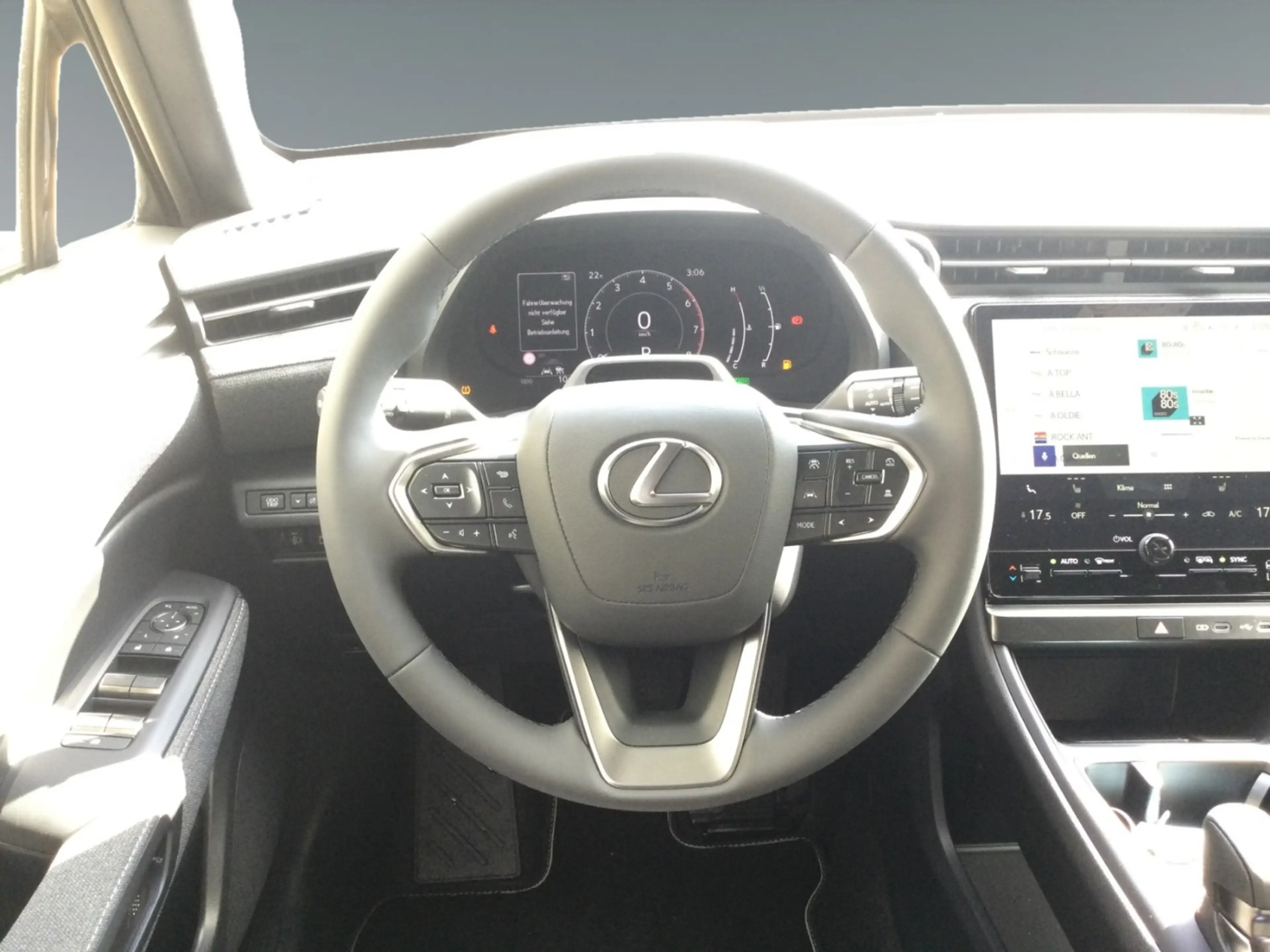 Lexus LBX +Komfort Paket +Navi +R.Kam *div.Farben* — photo 12