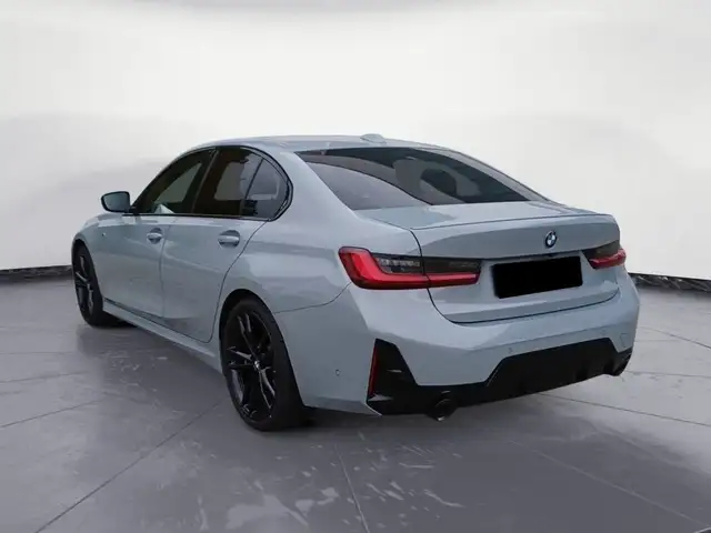 BMW 3 Series view 12
