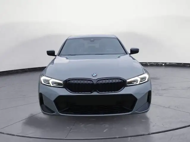 BMW 3 Series view 4
