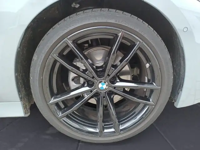BMW 3 Series view 5