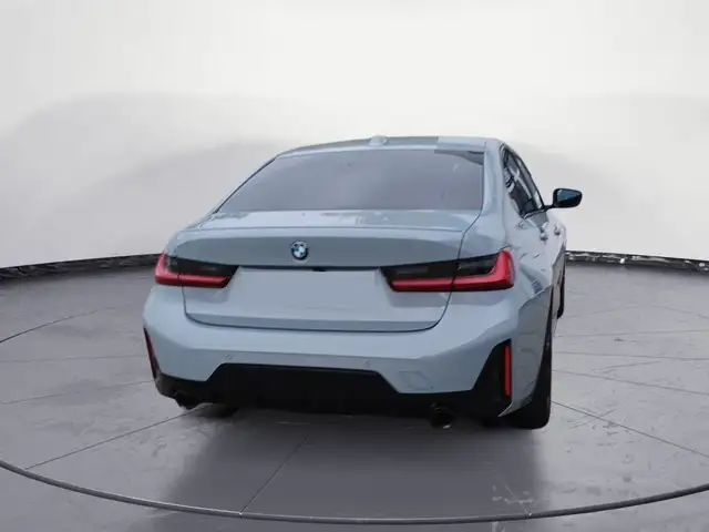 BMW 3 Series view 11