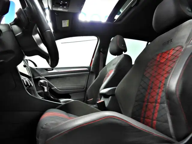 Volkswagen Golf view 12