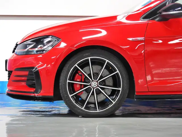 Volkswagen Golf view 3