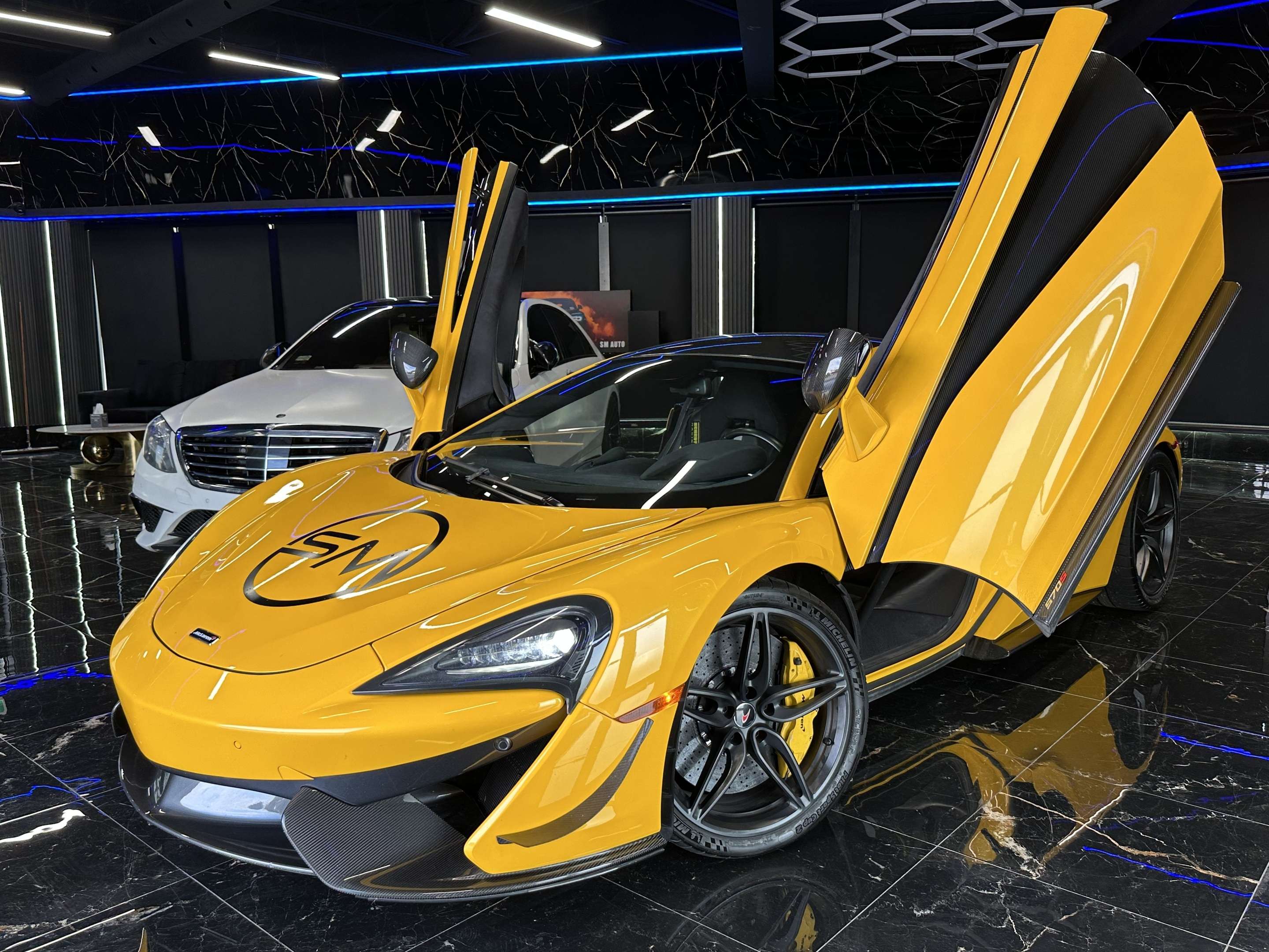 2016 McLaren 570 MSO CARBON - VOLCANO YELLOW