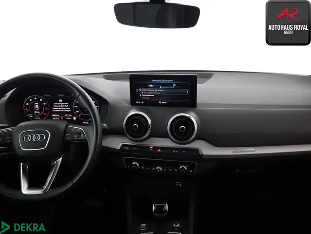 Audi Q2 view 8