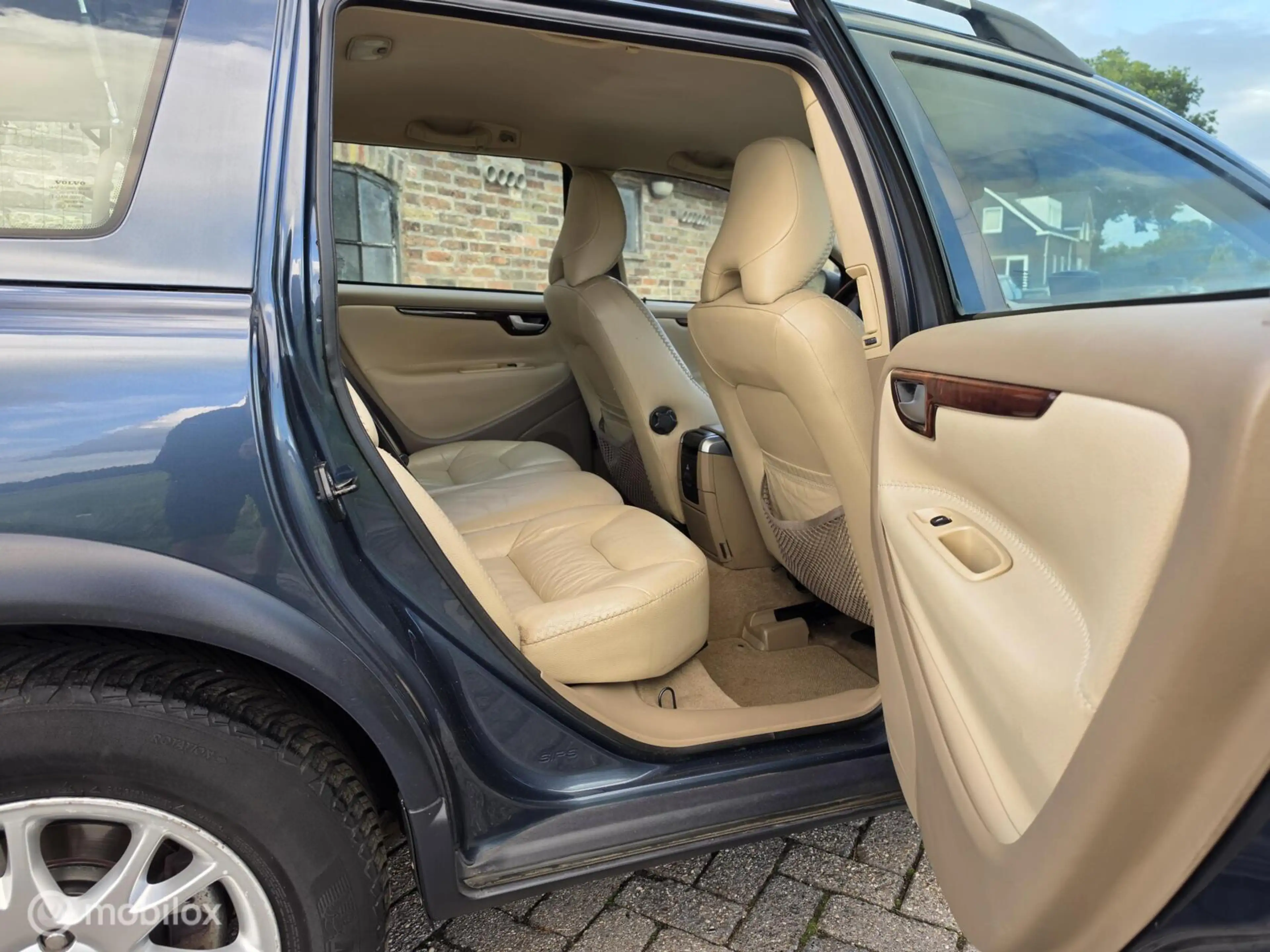 Volvo XC70 2.5 T Summum Youngtimer! Lage kmstand — photo 10
