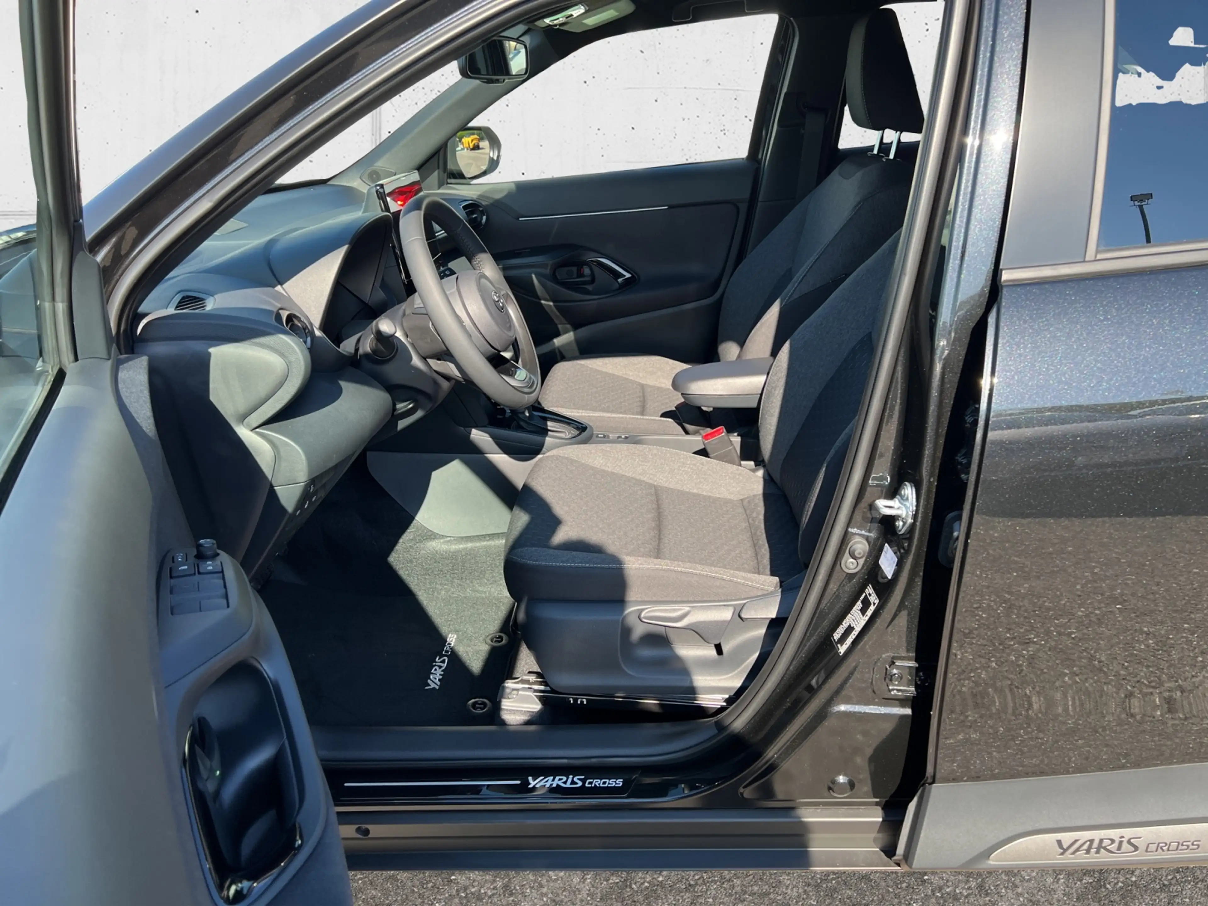 Toyota Yaris Cross HYBRID 2WD Active Drive Safety Paket 5t. — photo 7