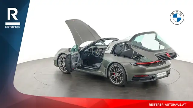 Porsche 911 view 10