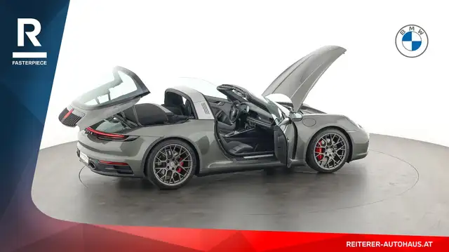 Porsche 911 view 12