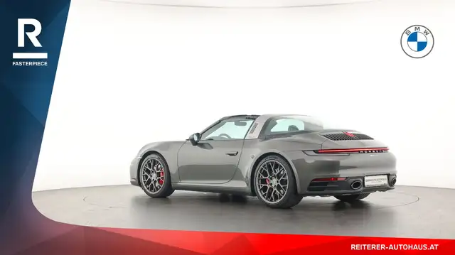 Porsche 911 view 4