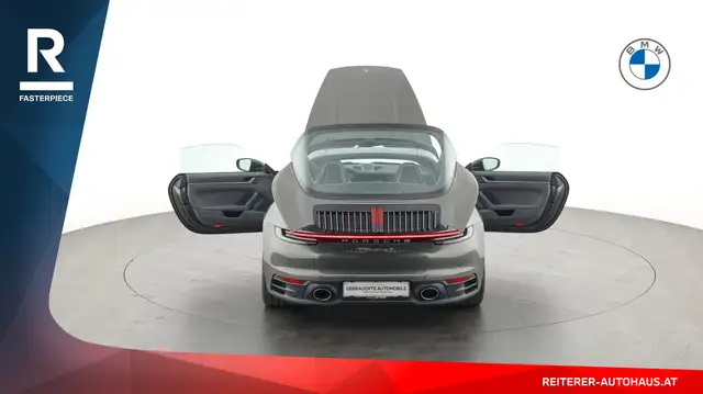 Porsche 911 view 11