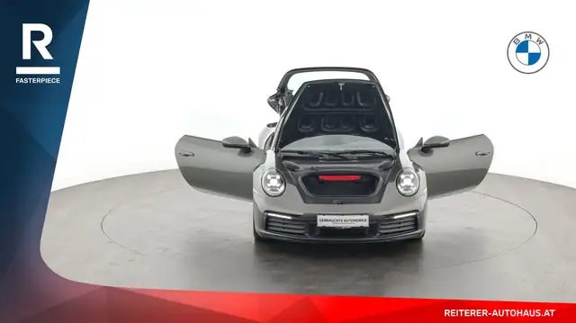 Porsche 911 view 8