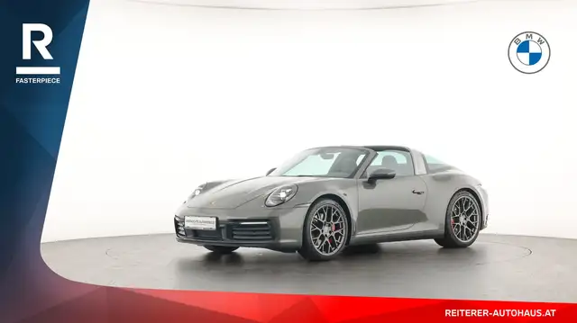 Porsche 911 view 3