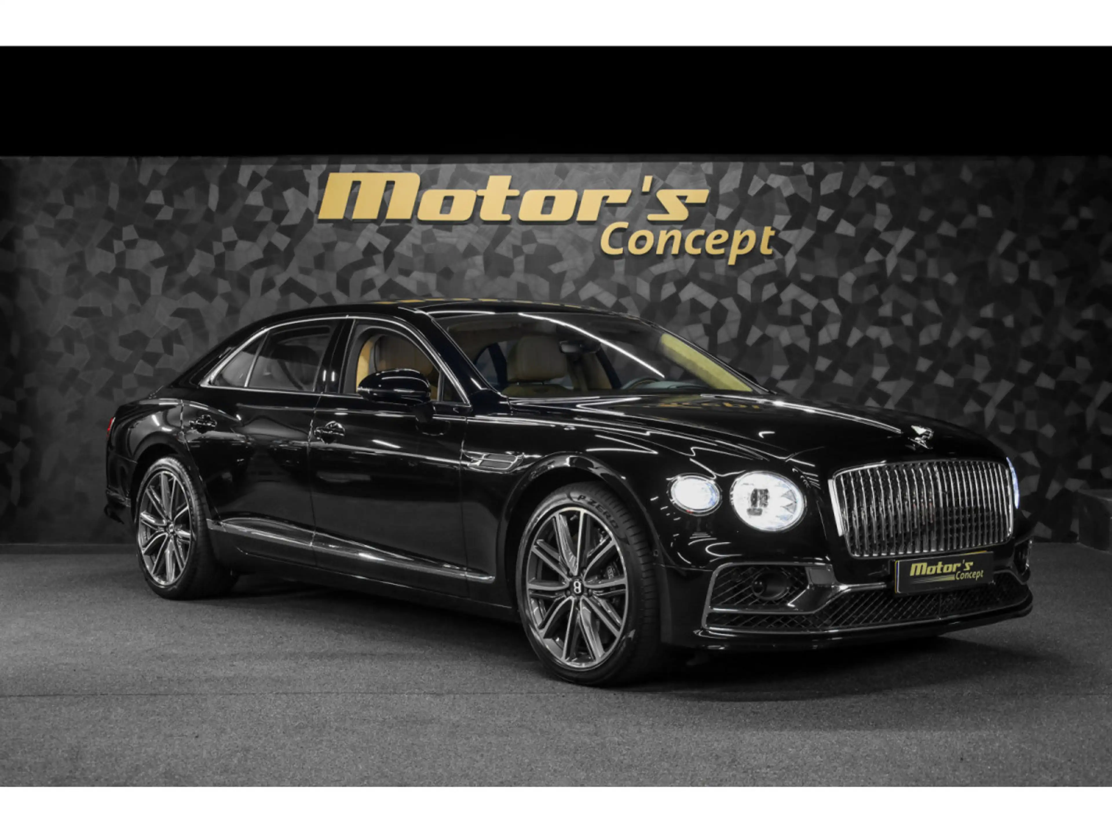 Bentley Flying Spur V8 — photo 6