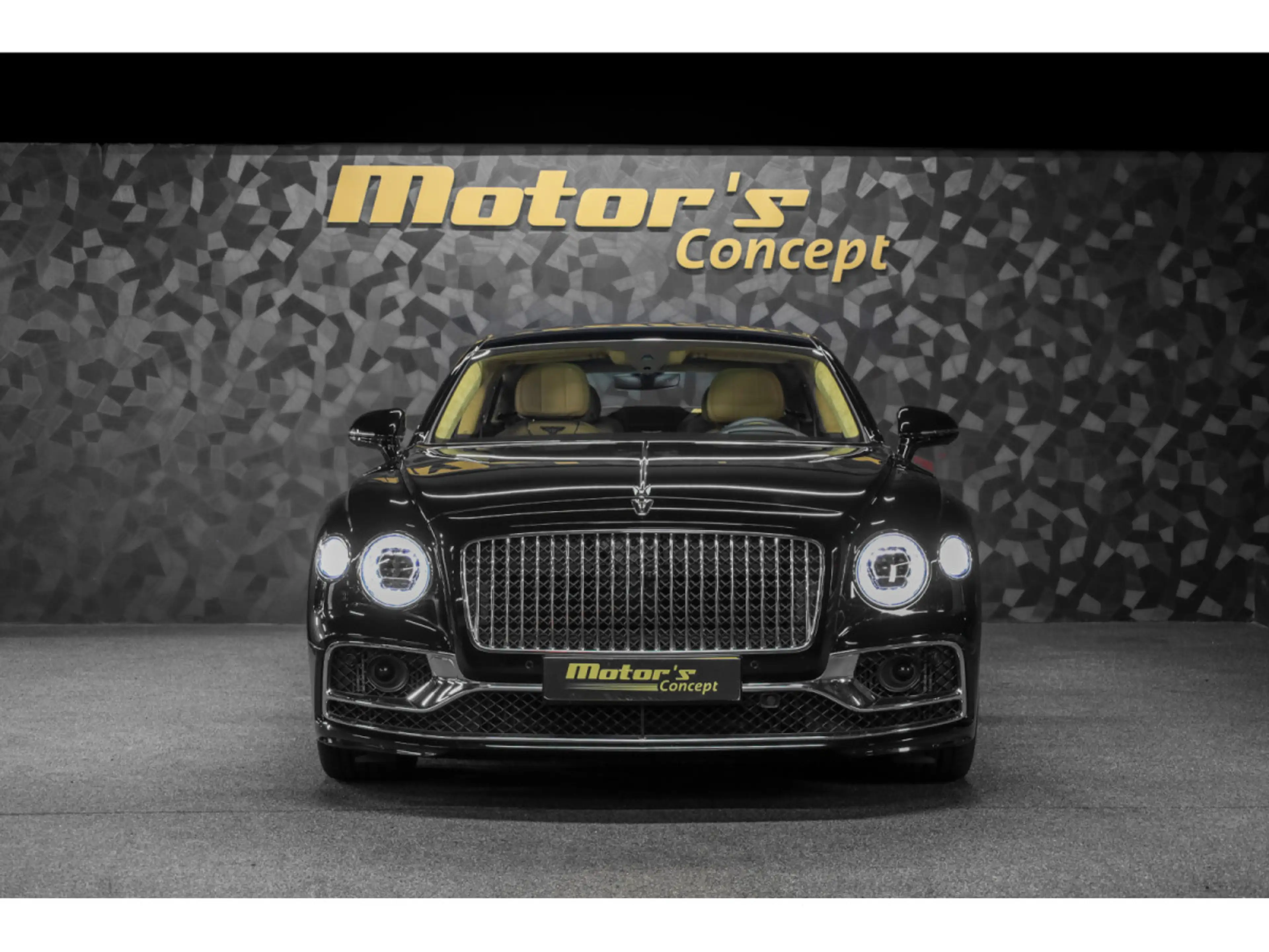 Bentley Flying Spur V8 — photo 4