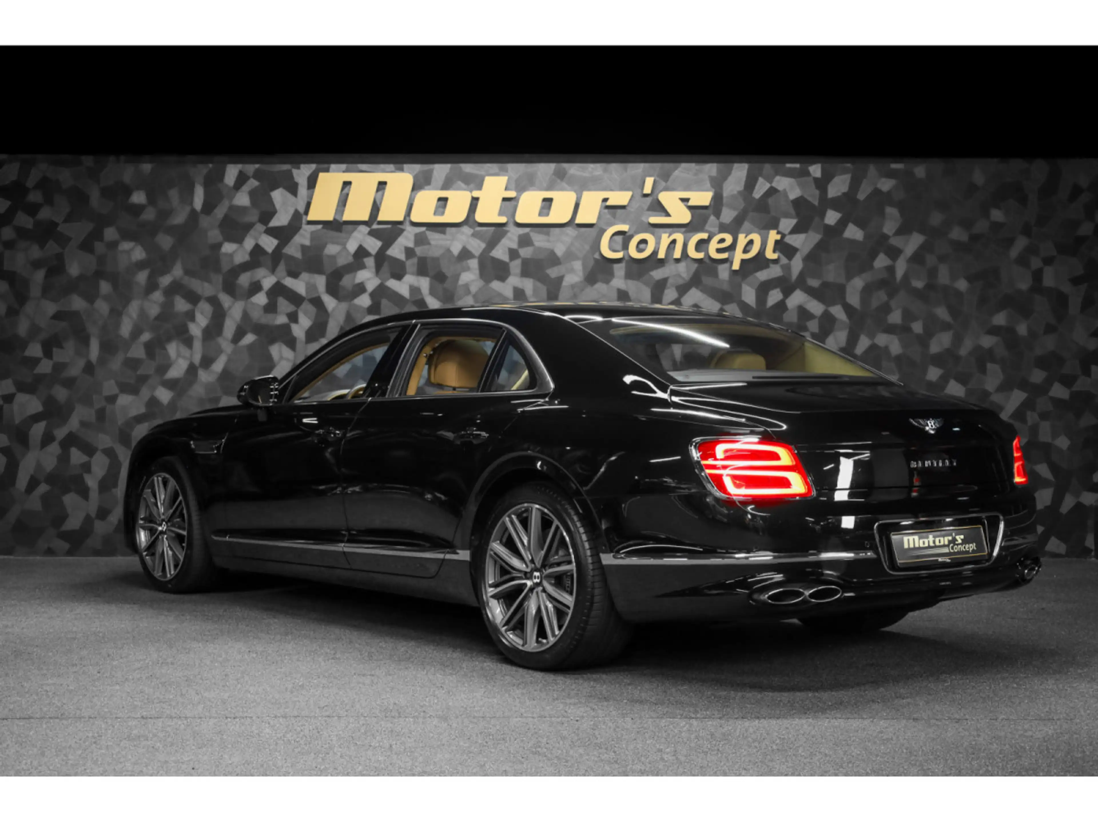 Bentley Flying Spur V8 — photo 7