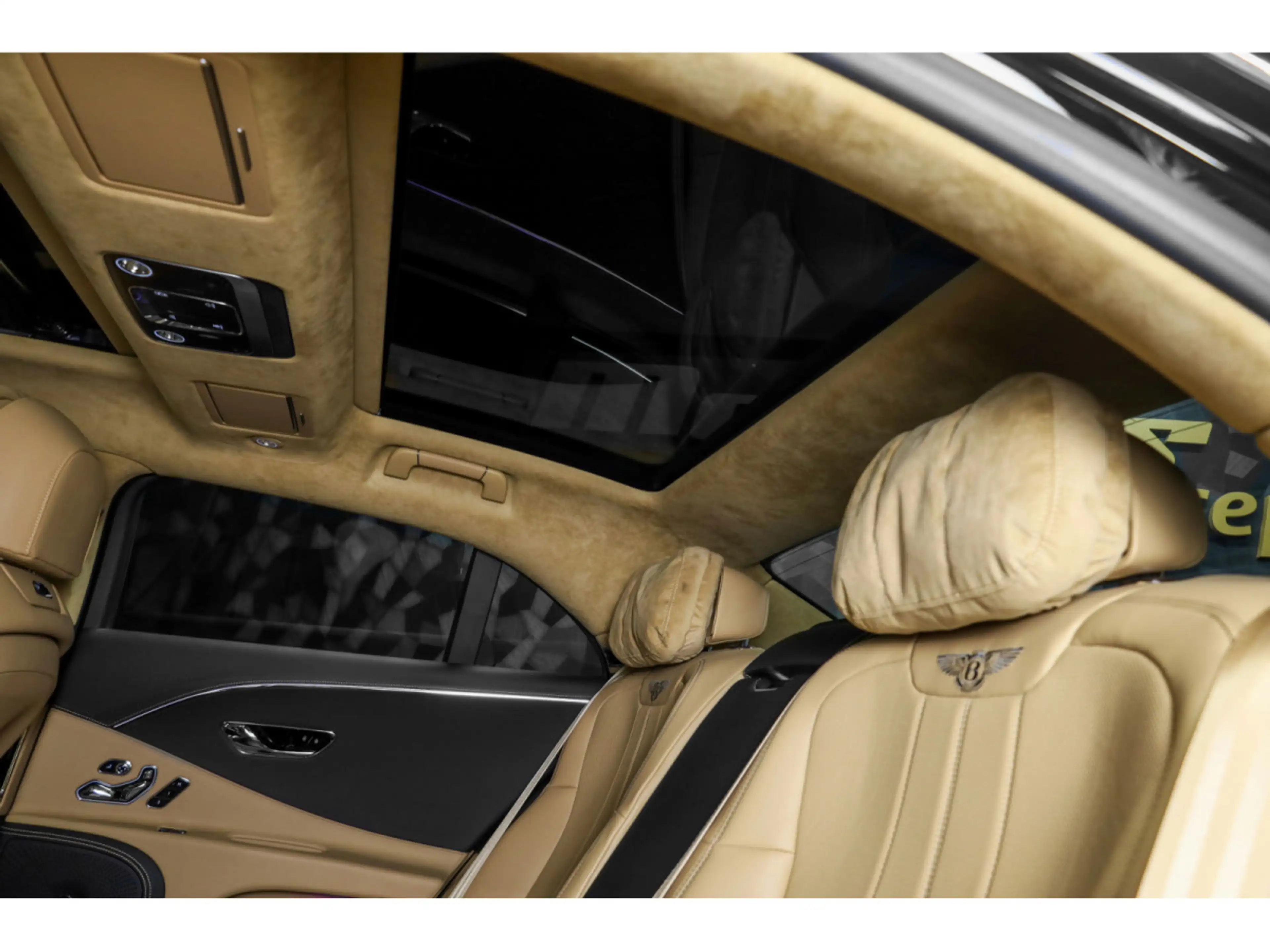 Bentley Flying Spur V8 — photo 14