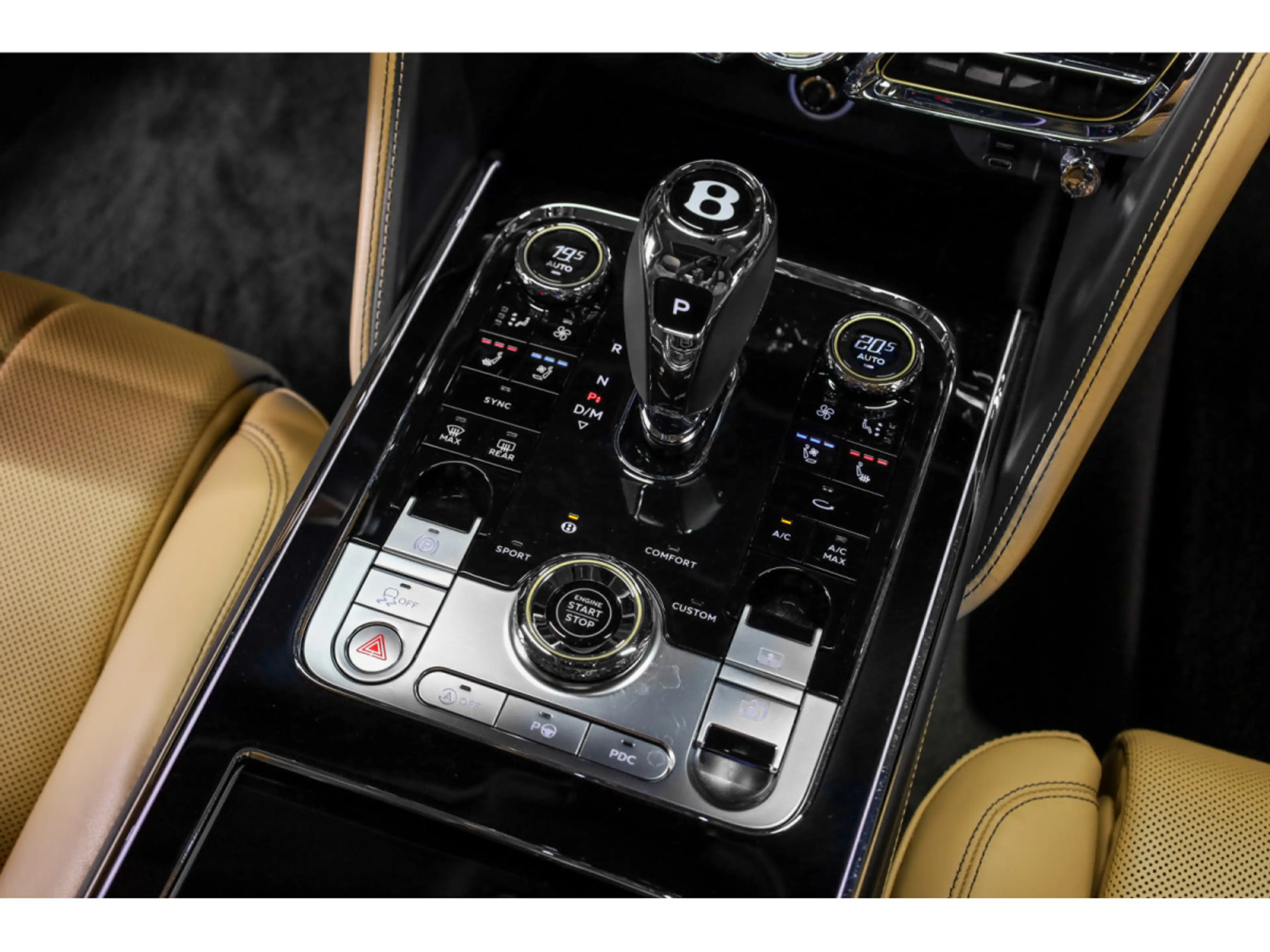 Bentley Flying Spur V8 — photo 11
