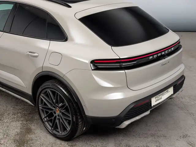 Porsche Macan view 14