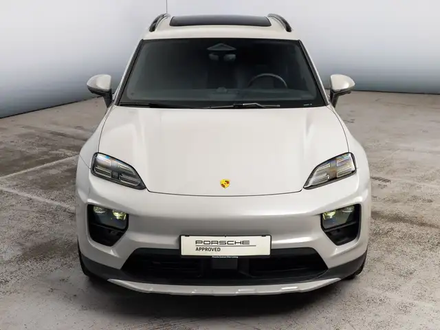 Porsche Macan view 6