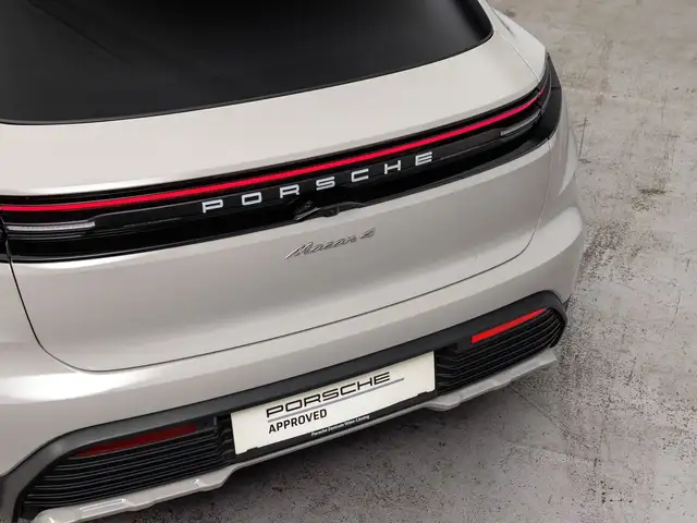 Porsche Macan view 13