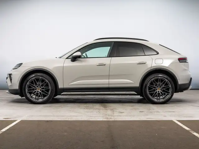 Porsche Macan view 2