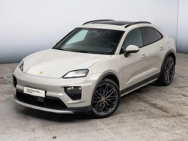 Porsche Macan view 12