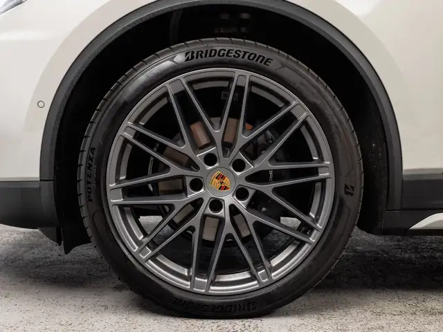 Porsche Macan view 8