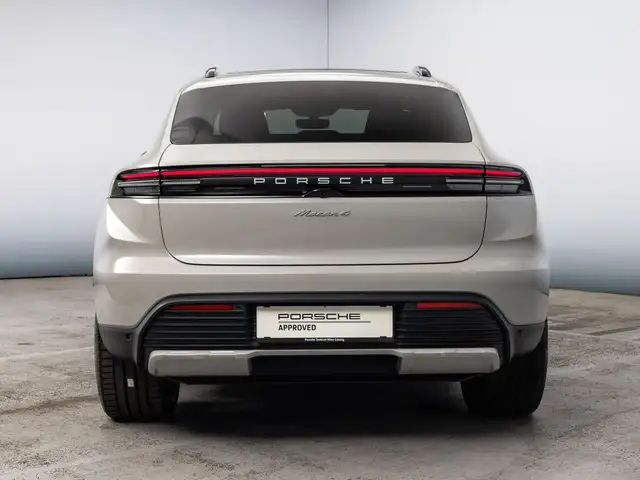 Porsche Macan view 10