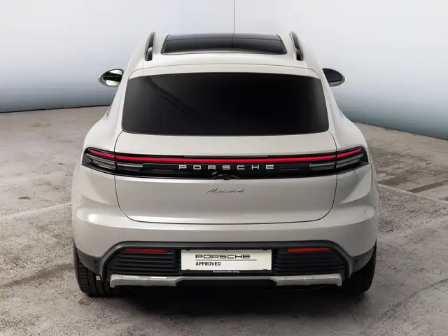 Porsche Macan view 11
