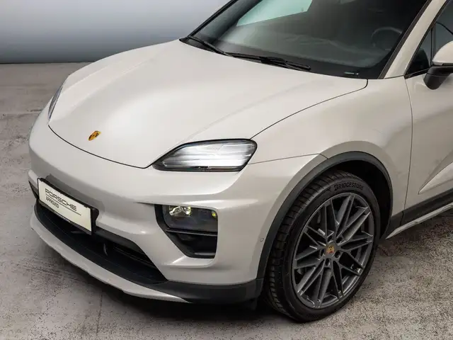 Porsche Macan view 7