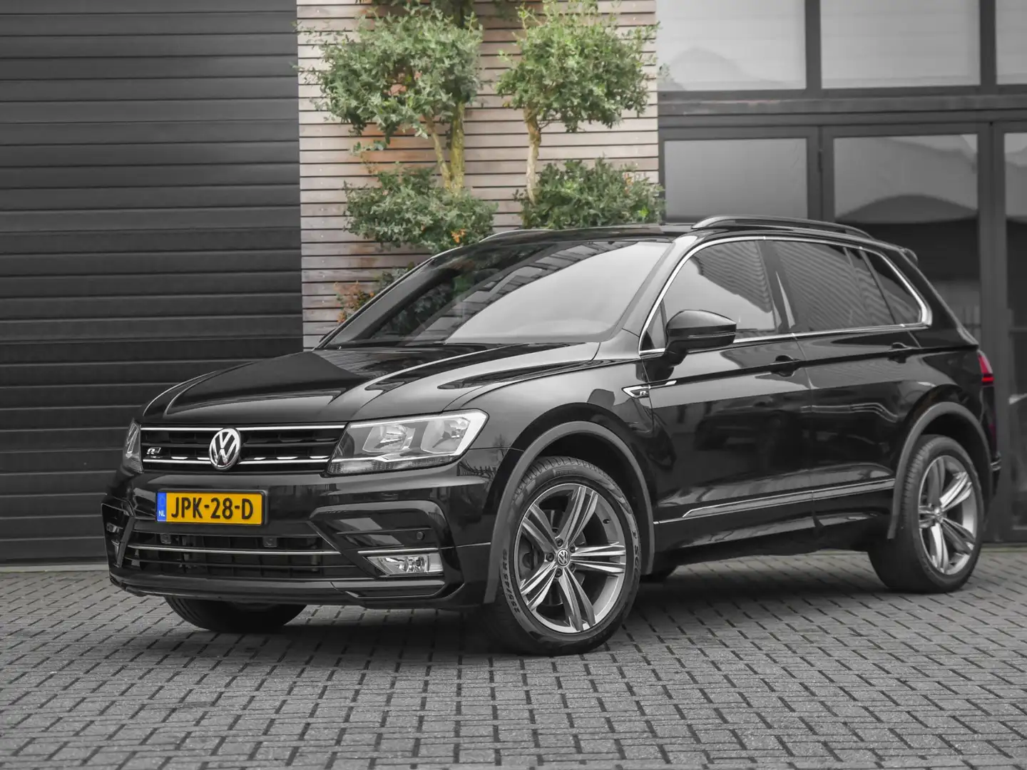 Volkswagen Tiguan 2.0 TSI 4Motion R Line 179Pk Feestdagen geopend be Noir - 1