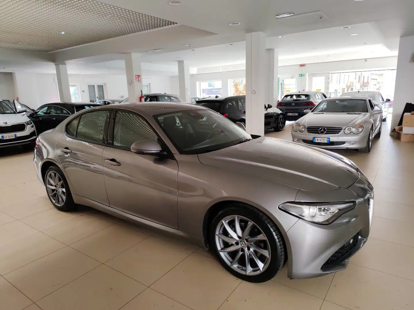 Alfa Romeo Giulia 2.2 Turbo 160cv AT8 Navi Xeno Keyless Cerchi 18” Grigio - 2