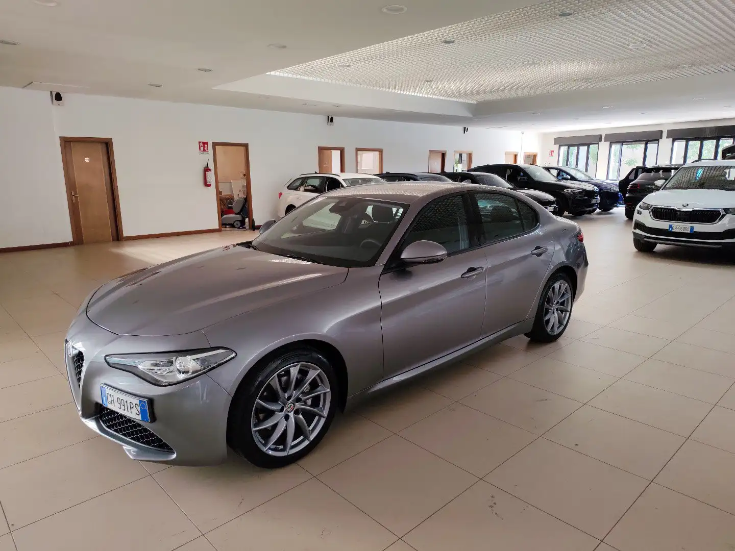 Alfa Romeo Giulia 2.2 Turbo 160cv AT8 Navi Xeno Keyless Cerchi 18” Grigio - 1