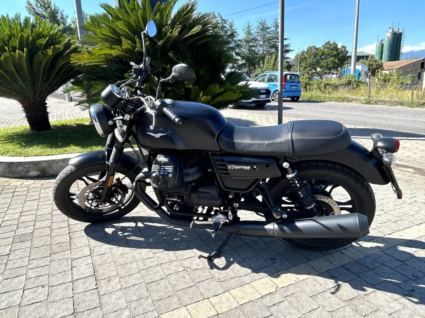 Moto Guzzi V 7 Stone III ABS Dark 2019 km 7000 - 1
