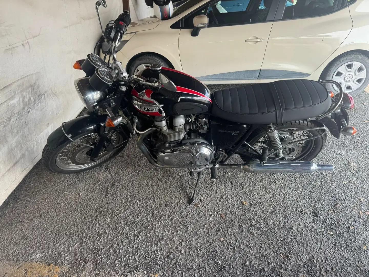 Triumph Bonneville T100 Nero - 1