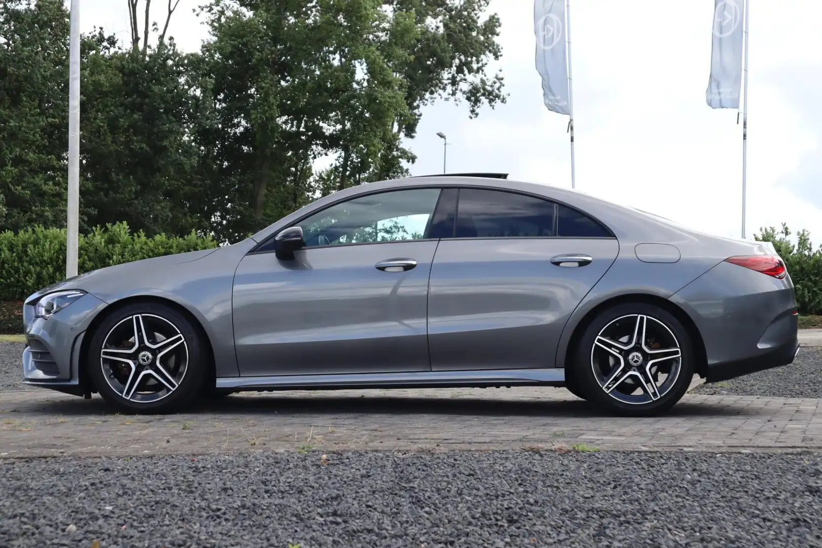 Mercedes-Benz CLA 180 AMG Pano, Sfeerverlichting, Camera, Stoelverwarmin Grijs - 2