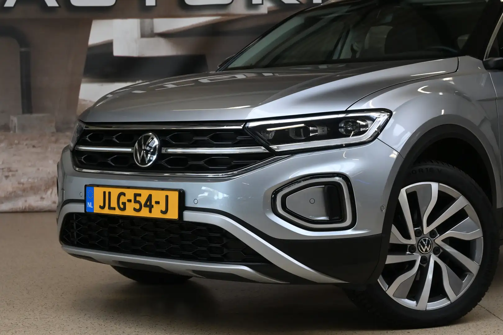 Volkswagen T-Roc 1.5 TSI 150pk Style | Panoramadak | Elek. klep | T Gris - 2