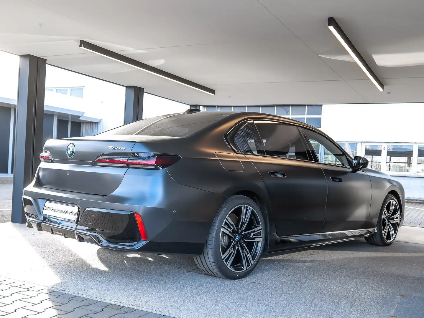 BMW 750 e xDrive M Sport HUD PANO ACC 360°KAM RFK LM Grau - 2