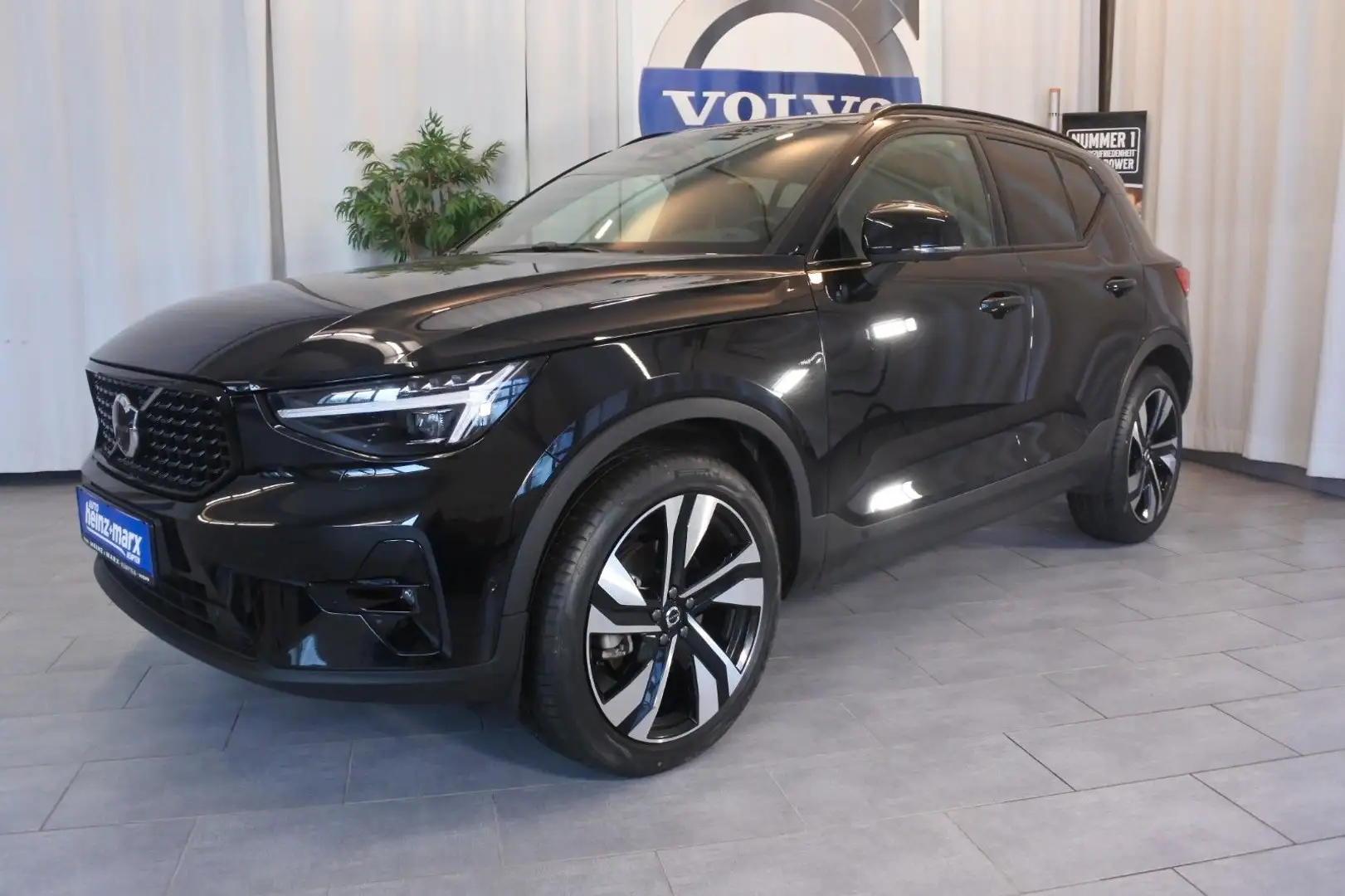 Volvo XC40 B3 Plus Dark 2WD *ACC-Pixel-360°-20Zoll* Schwarz - 2