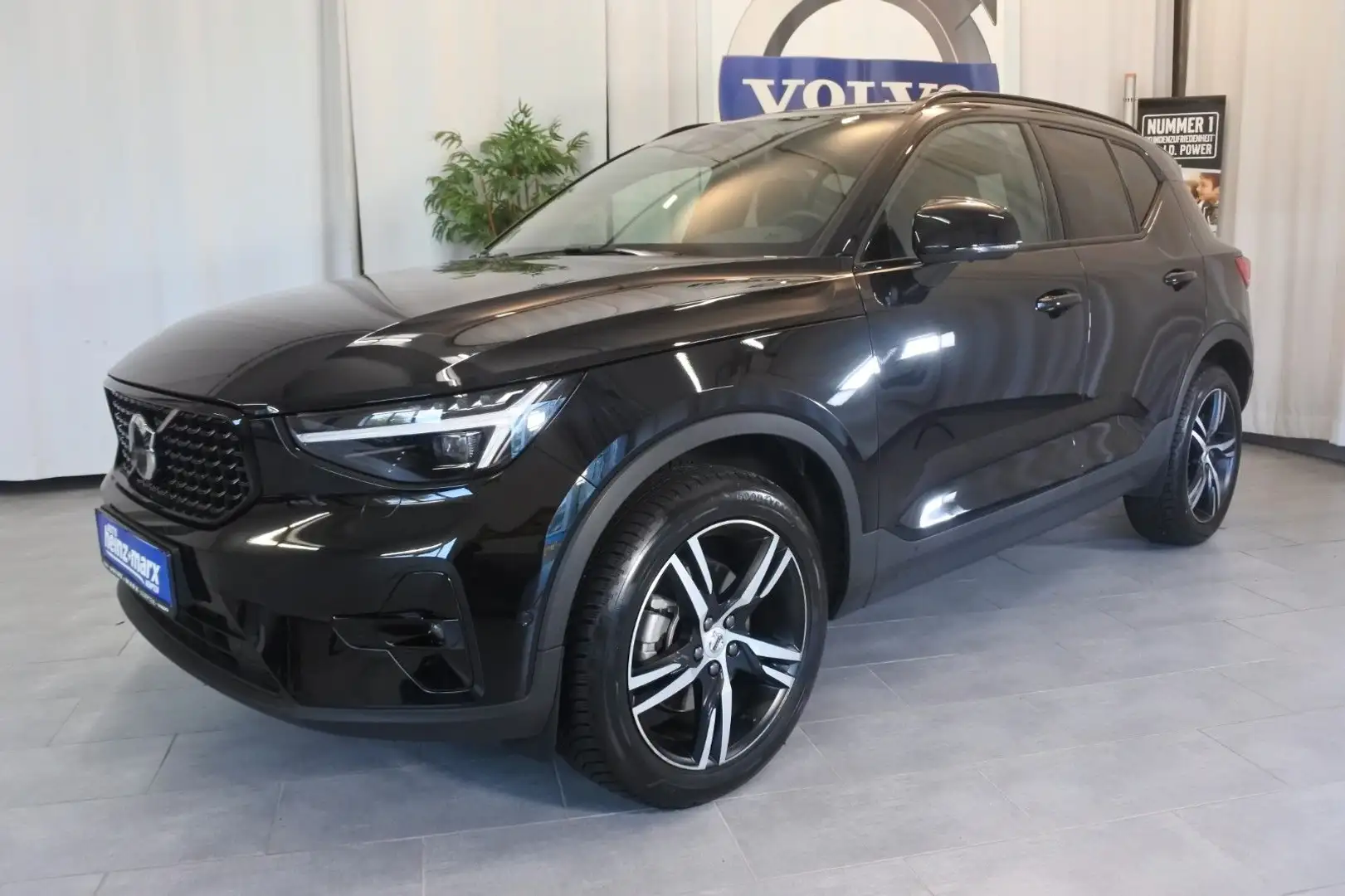 Volvo XC40 B3 Plus Dark 2WD *Business-Paket* Schwarz - 2