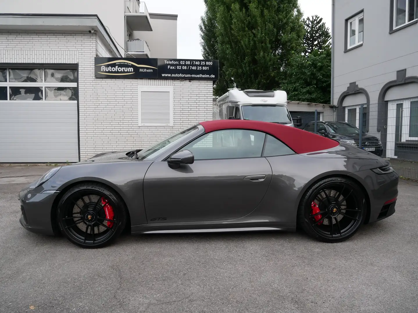 Porsche 911 Carrera 4 GTS Cabriolet Matrix Lift InnoDriv360Kam Grau - 2