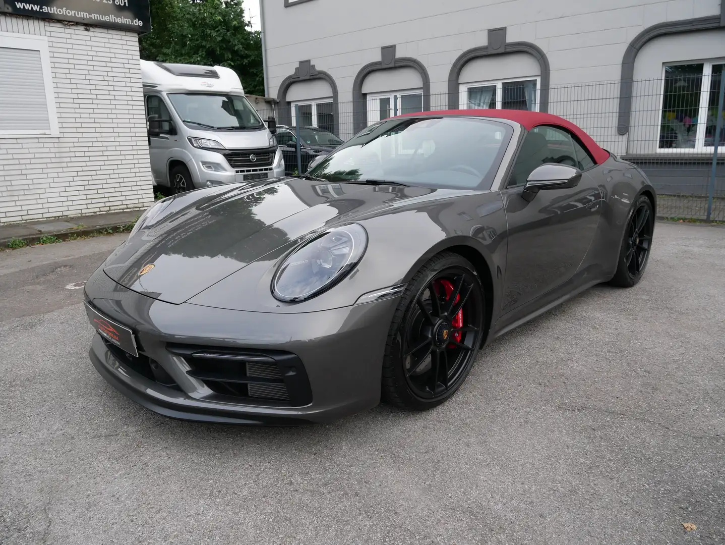 Porsche 911 Carrera 4 GTS Cabriolet Matrix Lift InnoDriv360Kam Grau - 1