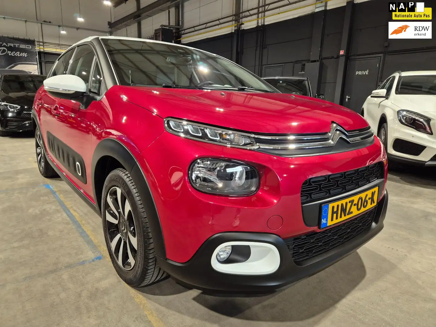 Citroen C3 1.2 PureTech Feel Edition - Clima - Cruise - Camer Rood - 1