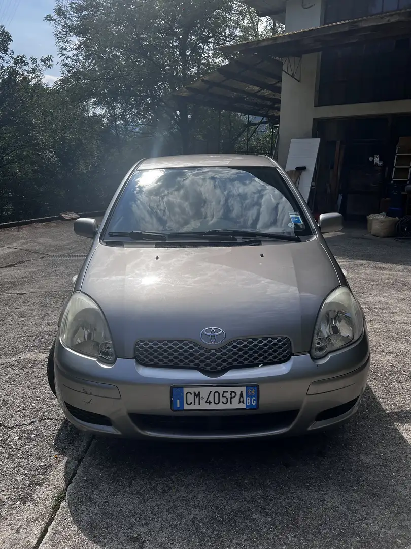 Toyota Yaris 5p 1.0 Argento - 1